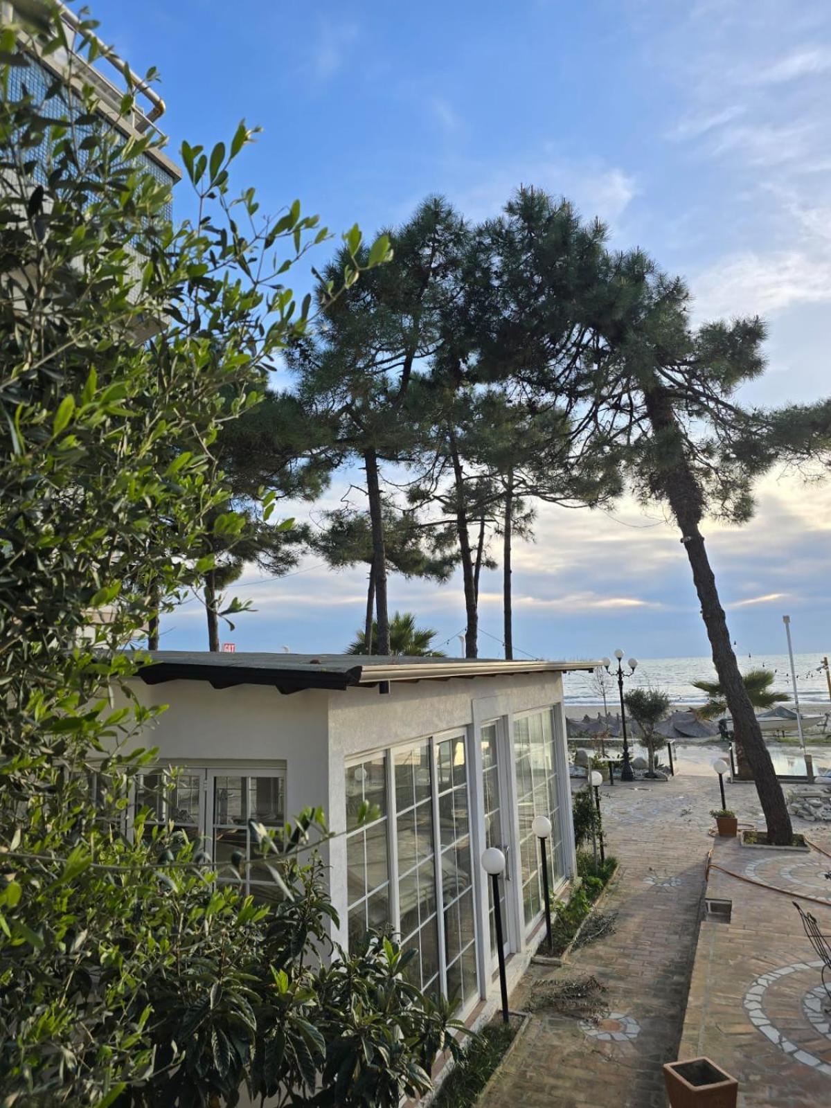 Hotel Blue Amr Škalngur Esterno foto