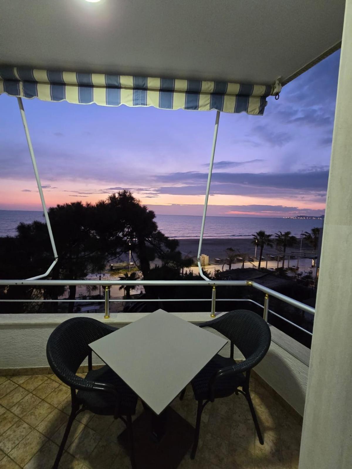 Hotel Blue Amr Škalngur Esterno foto